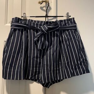 Banana Republic Striped Navy Shorts with tie 💙